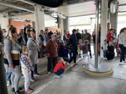 Gyermeknap a tűzoltólaktanyákban