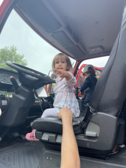 Gyermeknap a tűzoltólaktanyákban