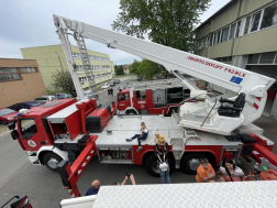Gyermeknap a tűzoltólaktanyákban