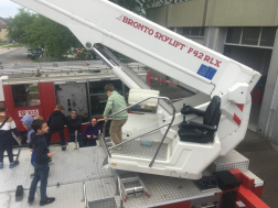 Gyermeknap a tűzoltólaktanyákban