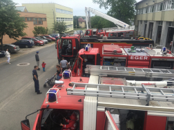 Gyermeknap a tűzoltólaktanyákban