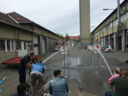 Gyermeknap a tűzoltólaktanyákban