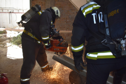 roncsvágási feladat közben