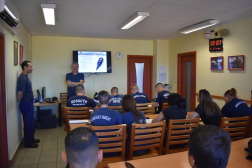 oktatáson a fiatalok