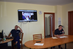 tűzoltók az előadáson