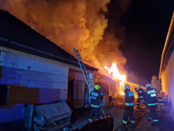 oltják az égő házat