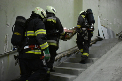 kiviszik a sérültet