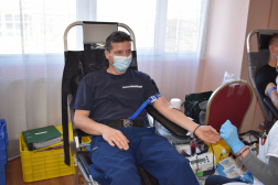 véradás közben a tűzoltó