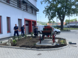 Szépül a Gyöngyösi Katasztrófavédelmi Kirendeltség és Tűzoltóság épületének környezete