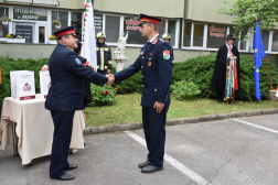Sztankó Tamás átveszi elismerését
