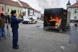 Ellőnőrzik a hőmérsékletet a konténerben