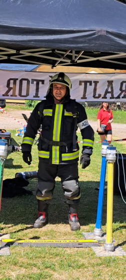 A rajtnál áll a tűzoltó