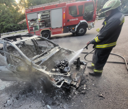 Az égő kocsi eloltva