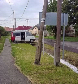 Kocsi a beavatkozás helyszínén