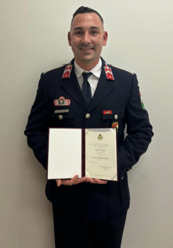 Gergely Tamás az oklevéllel