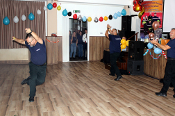 Tánc közben a tűzoltó