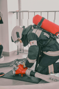 Légzőpalackkal a hátán