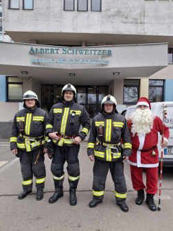 Tűzoltók a hatvani kórháznál