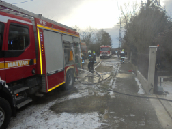 Tűzoltóautók az utcában