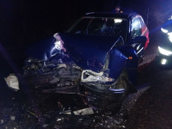 balestet szenvedett autó a képen