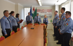 Megemlékezés közben