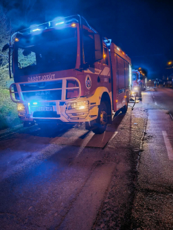 Tűzoltó gépkocsik a helyszínen