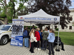 A rendőrség egyik sátra