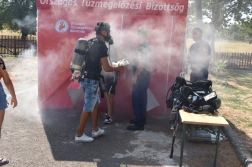 A füstsátornál a gyermekek