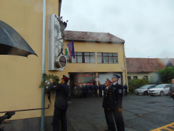 Koszorúzás közben