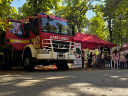 Tűzoltókocsi és a sátor