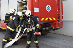 Sugarat szerelenek a tűzoltók