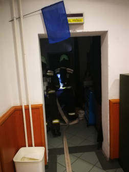 Füsthatár kék villogó fénnyel jelölve