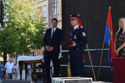 Fazekas Gábor átveszi az elismerést