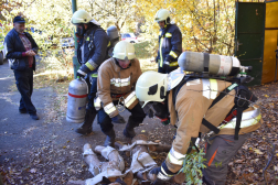 Kihozták a sérültet a tűzoltók