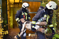 Kihozzák a bábut a tűzoltók
