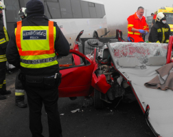 Rendőr, mentő, tűzoltó a képen