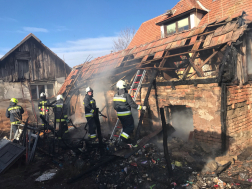 Oltás közben a hatvani tűzotók
