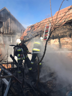 Oltás közben a hatvani tűzotók