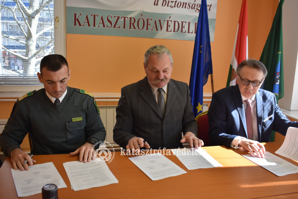 A vezetők aláírják a megállapodást